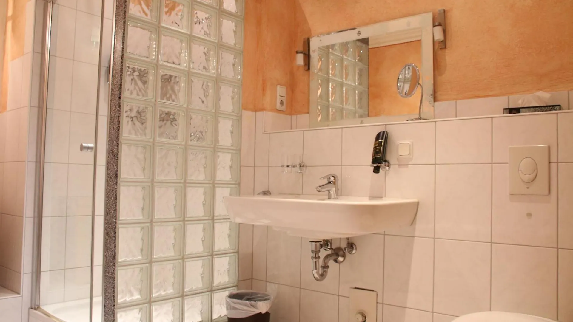 Hotel Goldene Krone Innsbruck 3*,  Austria